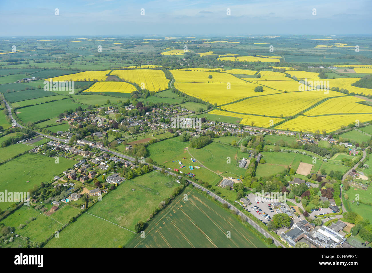 Eine Luftaufnahme von Northamptonshire Dorf von Creaton und Umland Stockfoto