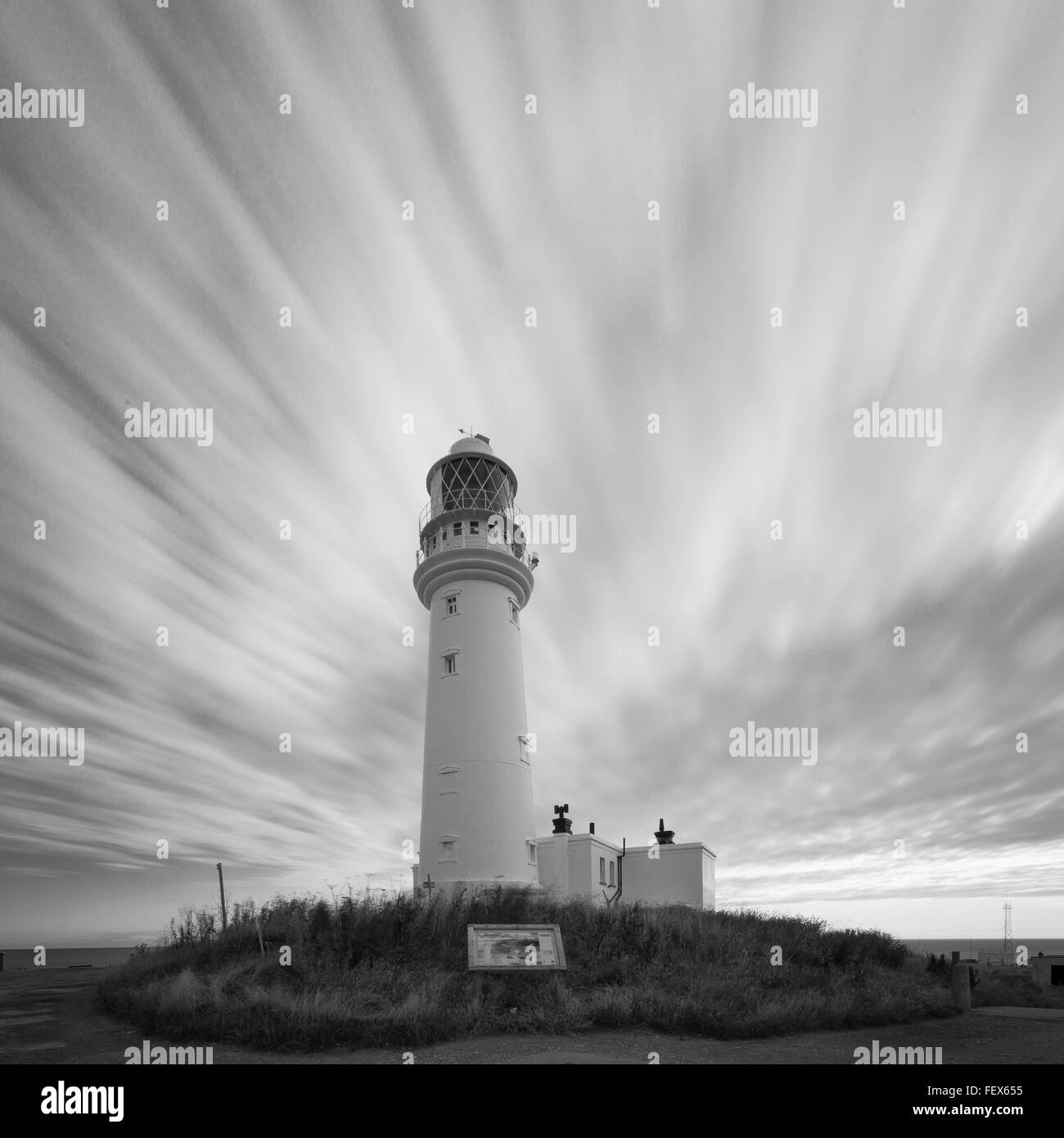 Leuchtturm mit dramatische Wolken Stockfoto