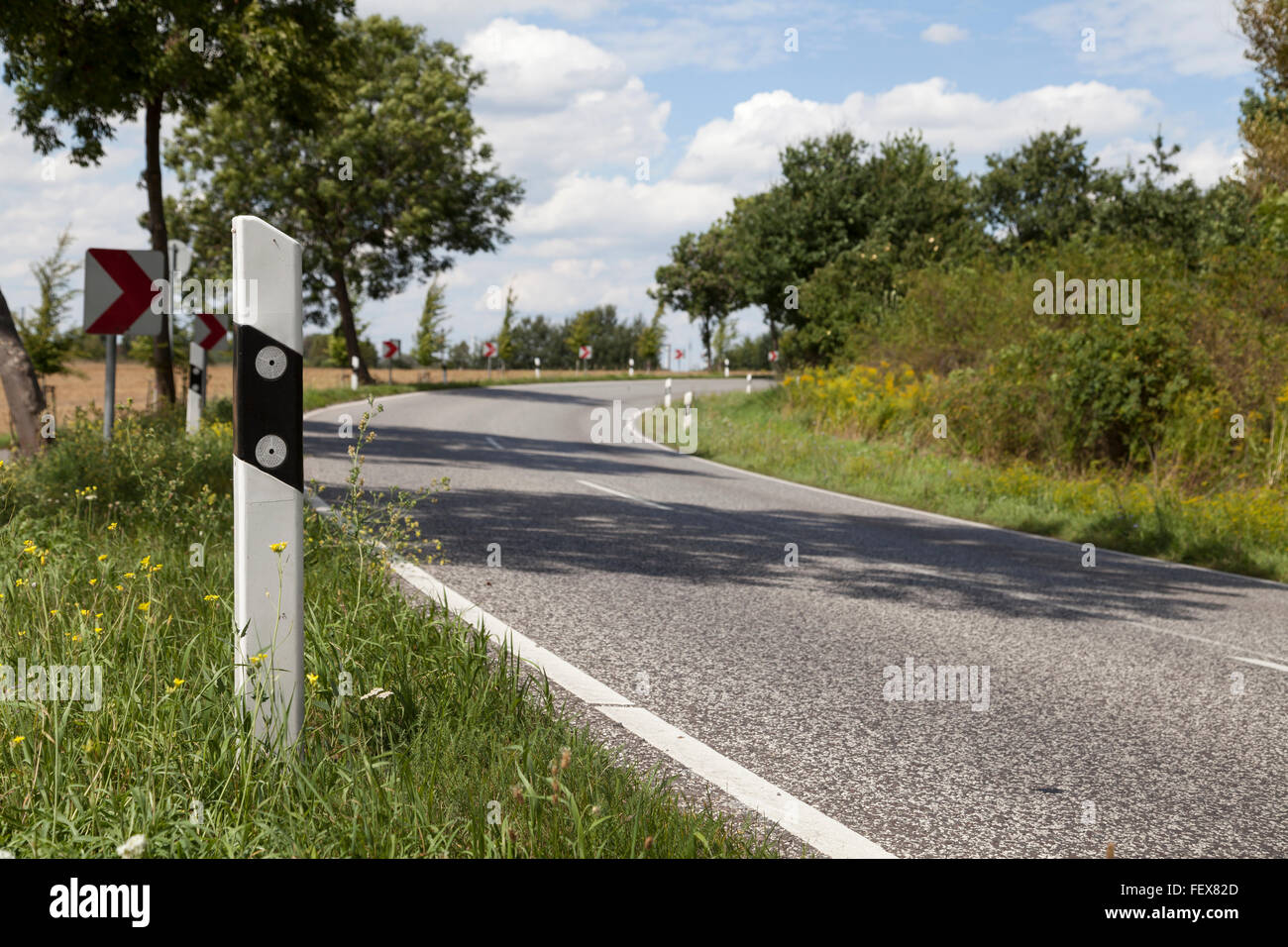 Kurve der Straße in Landschaft Stockfoto