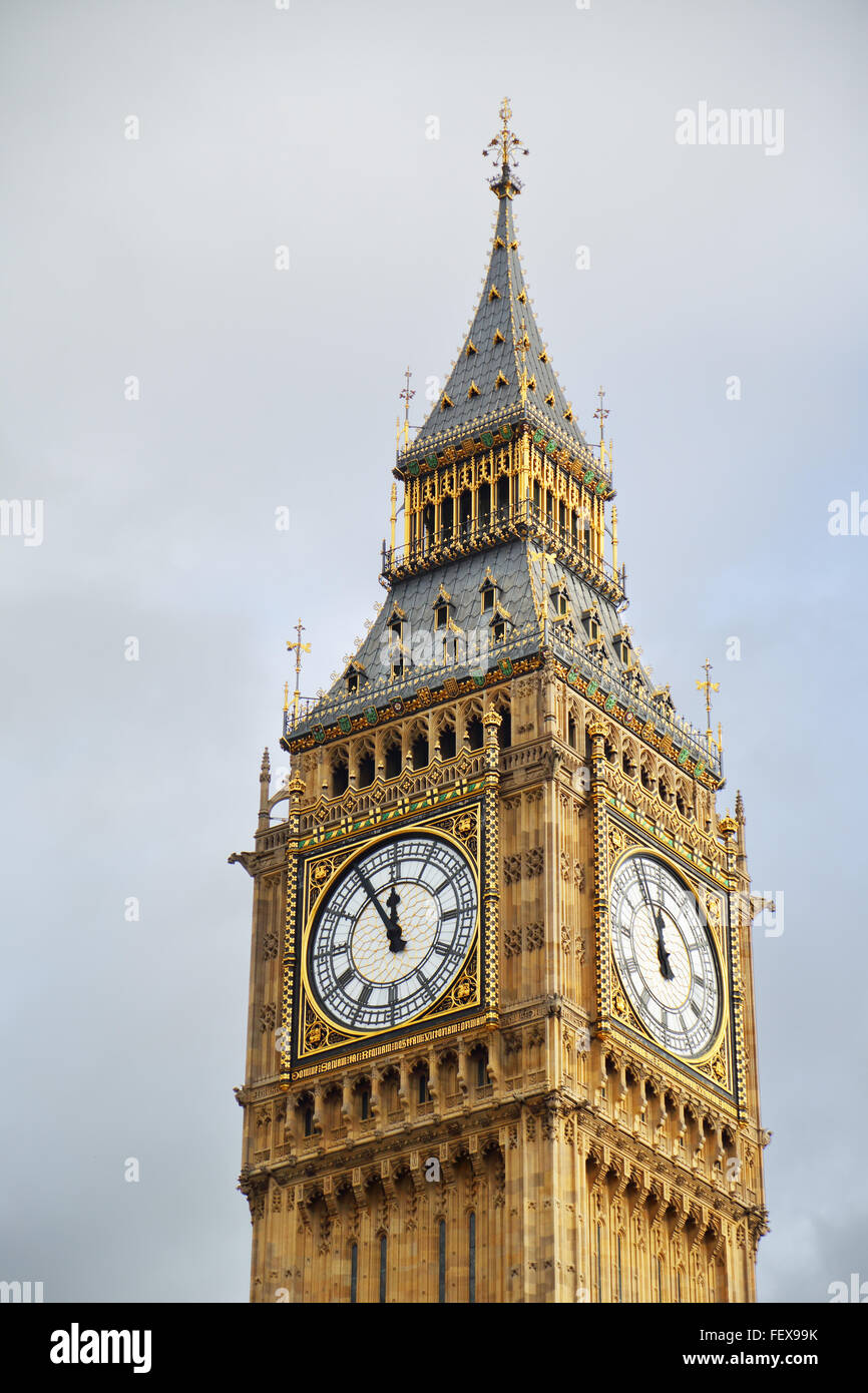 Big Ben mit fünf bis zwölf Jahren in Westminster, London, Großbritannien Stockfoto