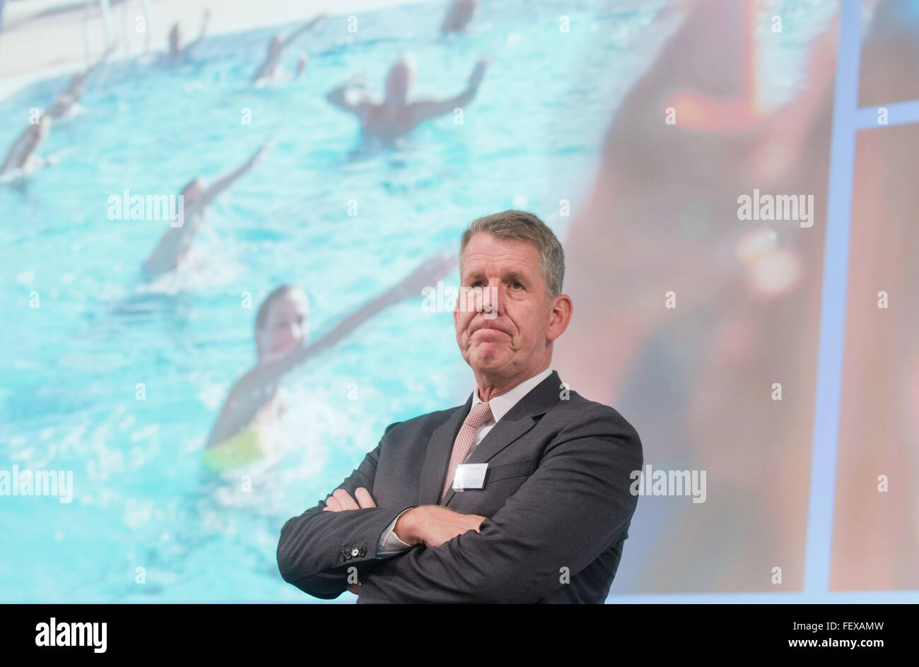 Hannover, Deutschland. 9. Februar 2016. TUI AG CEO Friedrich Joussen besucht die Hauptversammlung der TUI AG in Hannover, Deutschland, 9. Februar 2016. Foto: JULIAN STRATENSCHULTE/Dpa/Alamy Live News Stockfoto