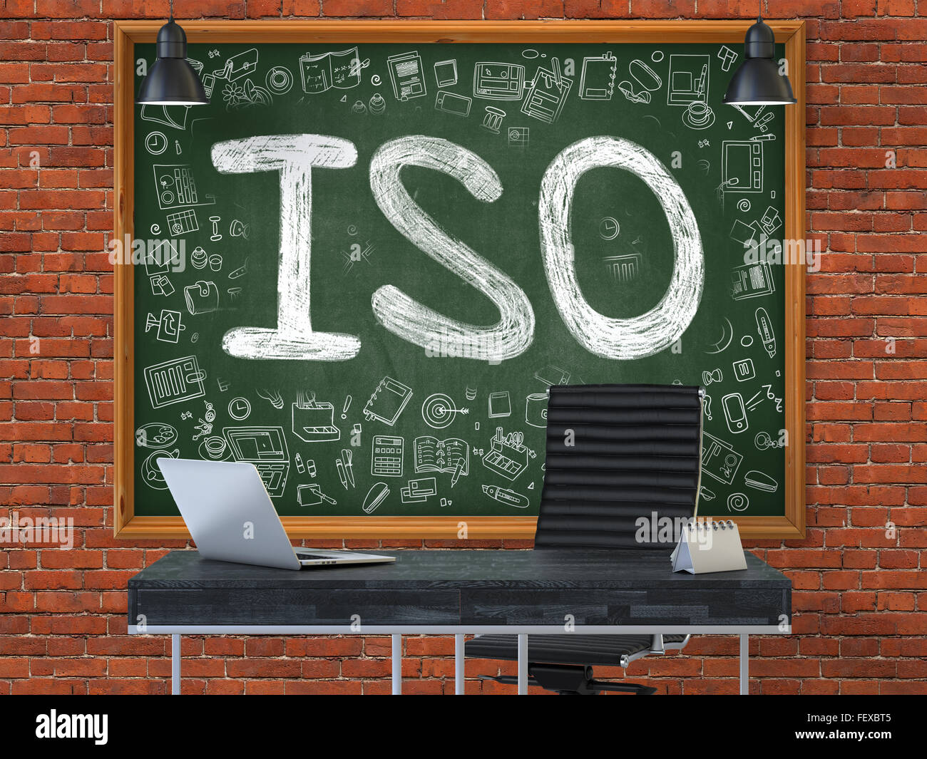 ISO - Hand auf grüne Tafel gezeichnet. Stockfoto