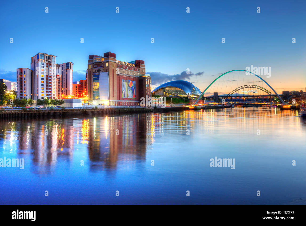 Newcastle in der Abenddämmerung von Tyneside, N/E England Stockfoto