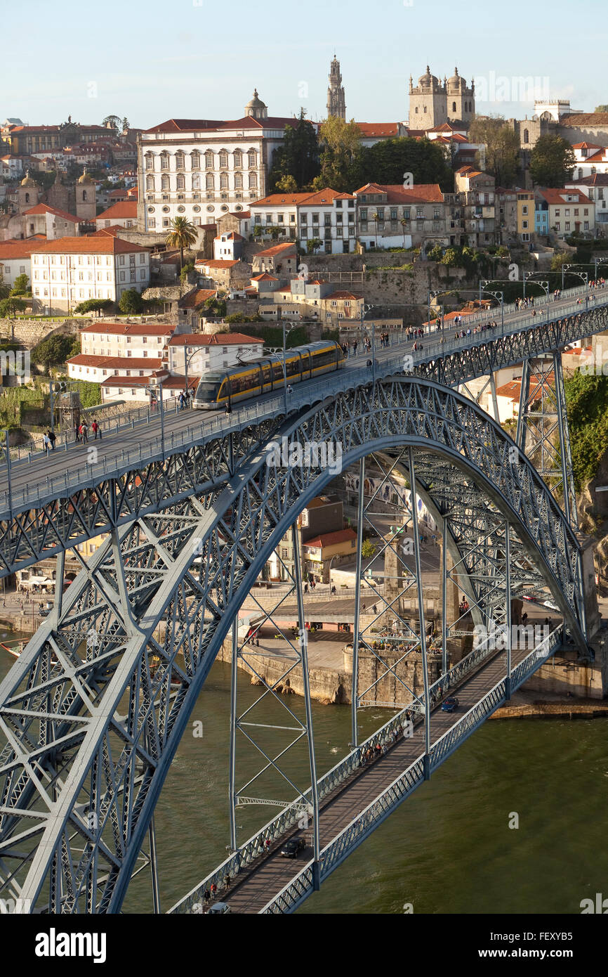 Dom Luis, die ich zu überbrücken. Im Jahre 1887, der Dom Luis i. erbaut ist Bridge ein zweistufiges, die die schnell fließender Fluss Douro erstreckt. Stockfoto