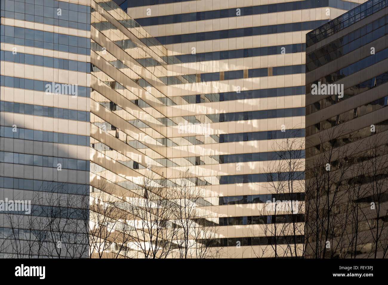 Peking, China. Februar 2016 - Glas Gebäude Abstraktion. Stockfoto