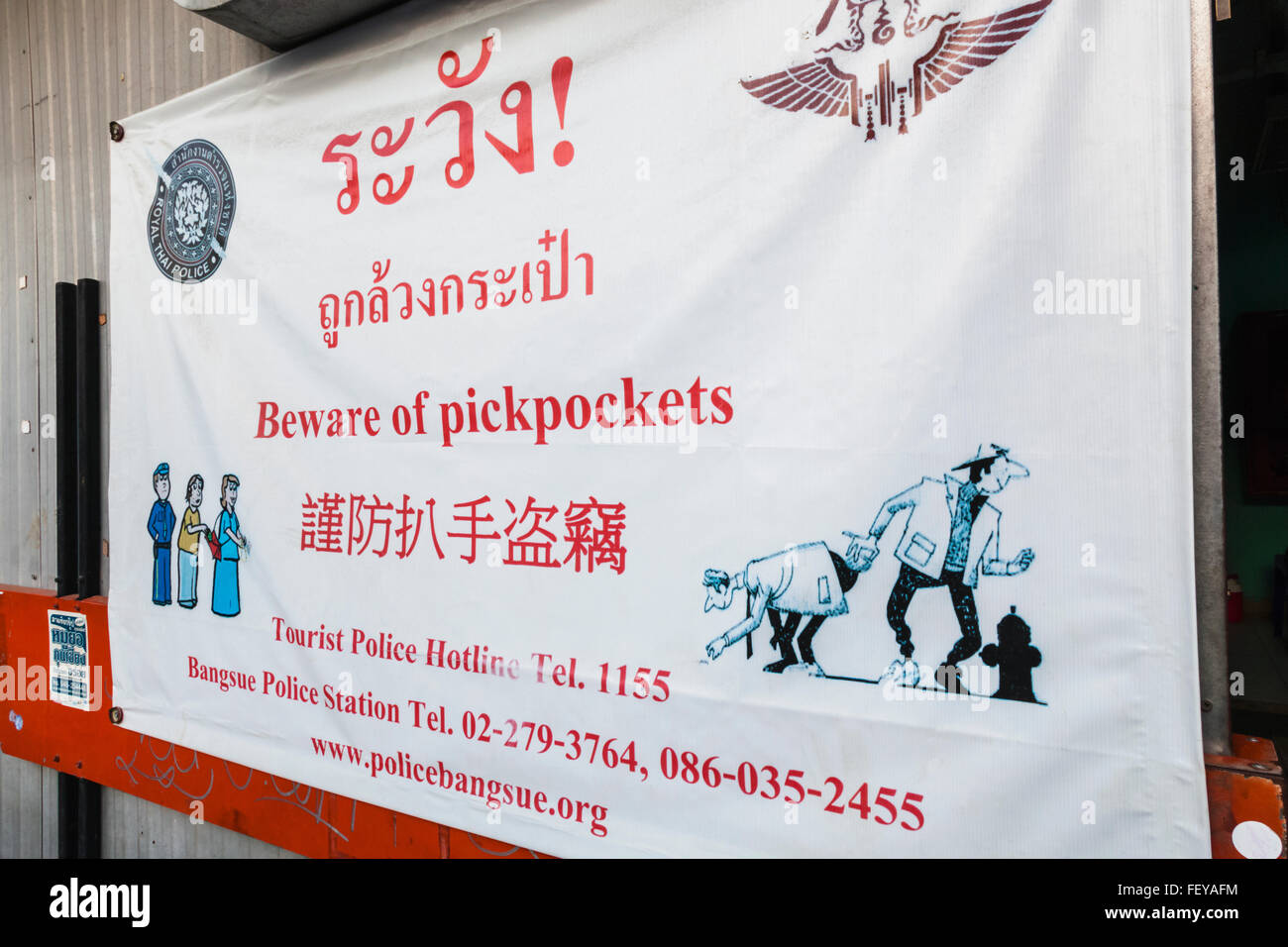 Thailand, Bangkok, Chatuchak Market, mehrsprachiger Taschendieb Bewusstsein Zeichen Stockfoto