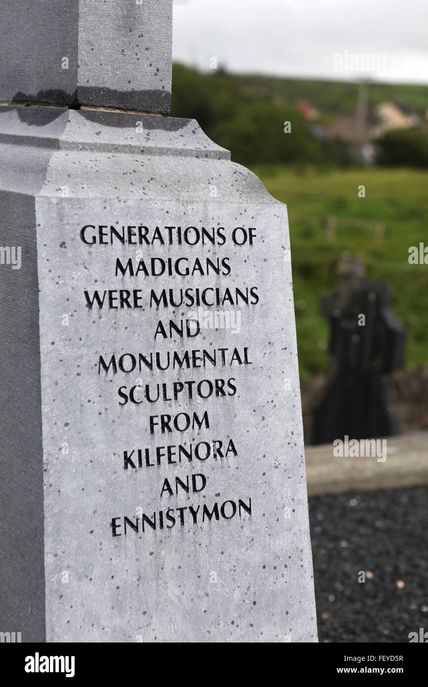 Generationen von Madigans waren Musiker und monumentale Bildhauer aus Kilfenora und Ennistymon Stockfoto