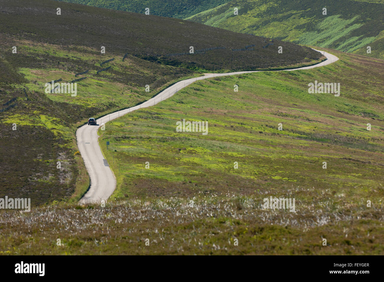 Der Cairn O'Mount Straße, die von Fettercairn zu Banchory in Aberdeenshire - läuft ein Hochpass stieg auf fast 1500 ft. Stockfoto