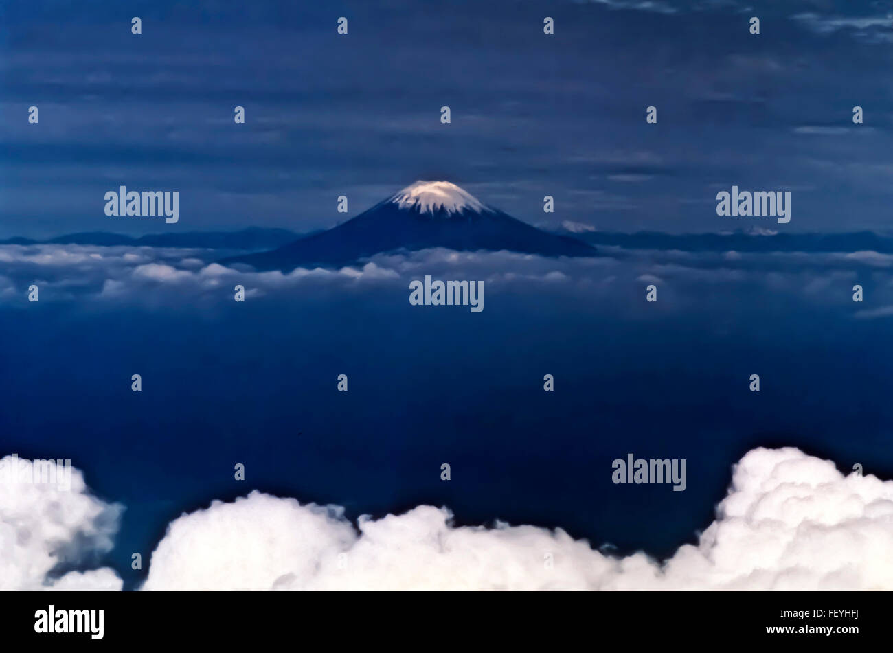 AA 6865. Archivierung der 1960er Jahre, Mount Fuji aus der Luft, Japan Stockfoto