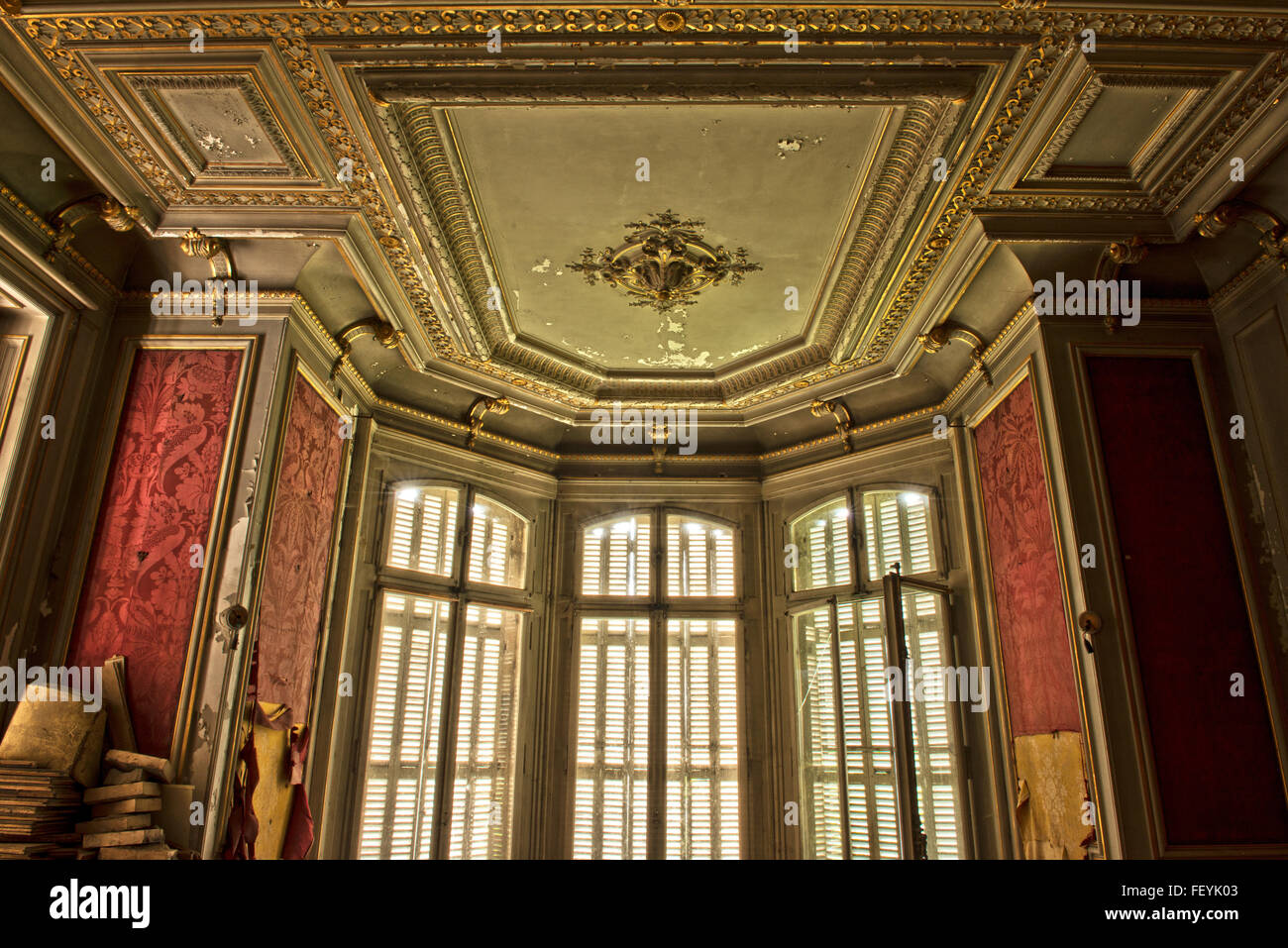 Bekannt als Châteaux Lumniere aufgrund seiner Phantasie Oberlicht und einmal im Besitz von Maurice Burrus hat jetzt verfallen. Stockfoto