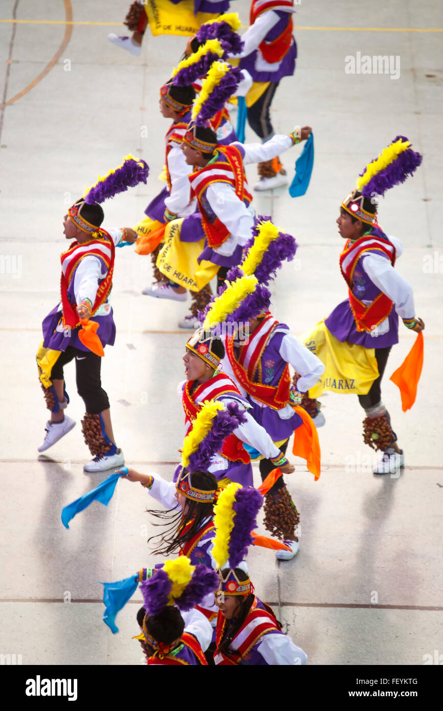 Shacshas, peruanische Folklore Tanz. Internationales Festival der Volkstänze El Buen Pastor Schule, Gemeinde Los Olivos, Lim Stockfoto