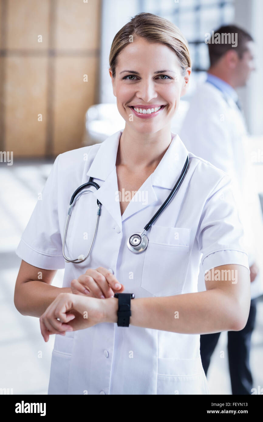 Krankenschwester uhr -Fotos und -Bildmaterial in hoher Auflösung – Alamy