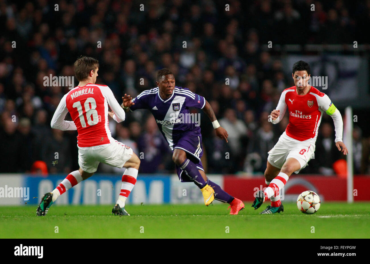 LONDON, ENGLAND - 4. November 2014: während der UEFA-Champions-League-Partie zwischen Arsenal aus England und Anderlecht aus Belgien spielte bei The Emirates Stadium. Stockfoto