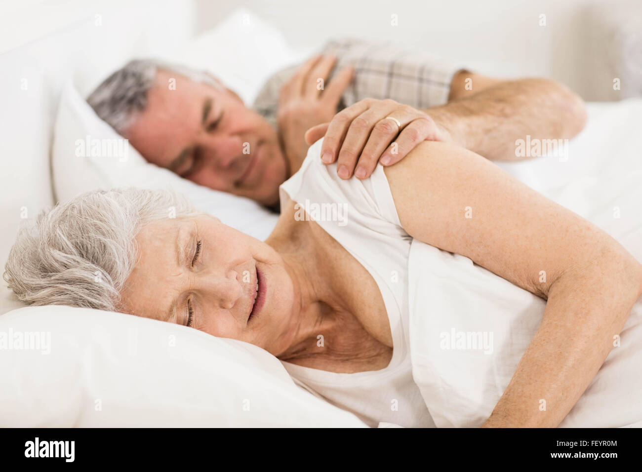 Älteres Paar im Bett Stockfoto
