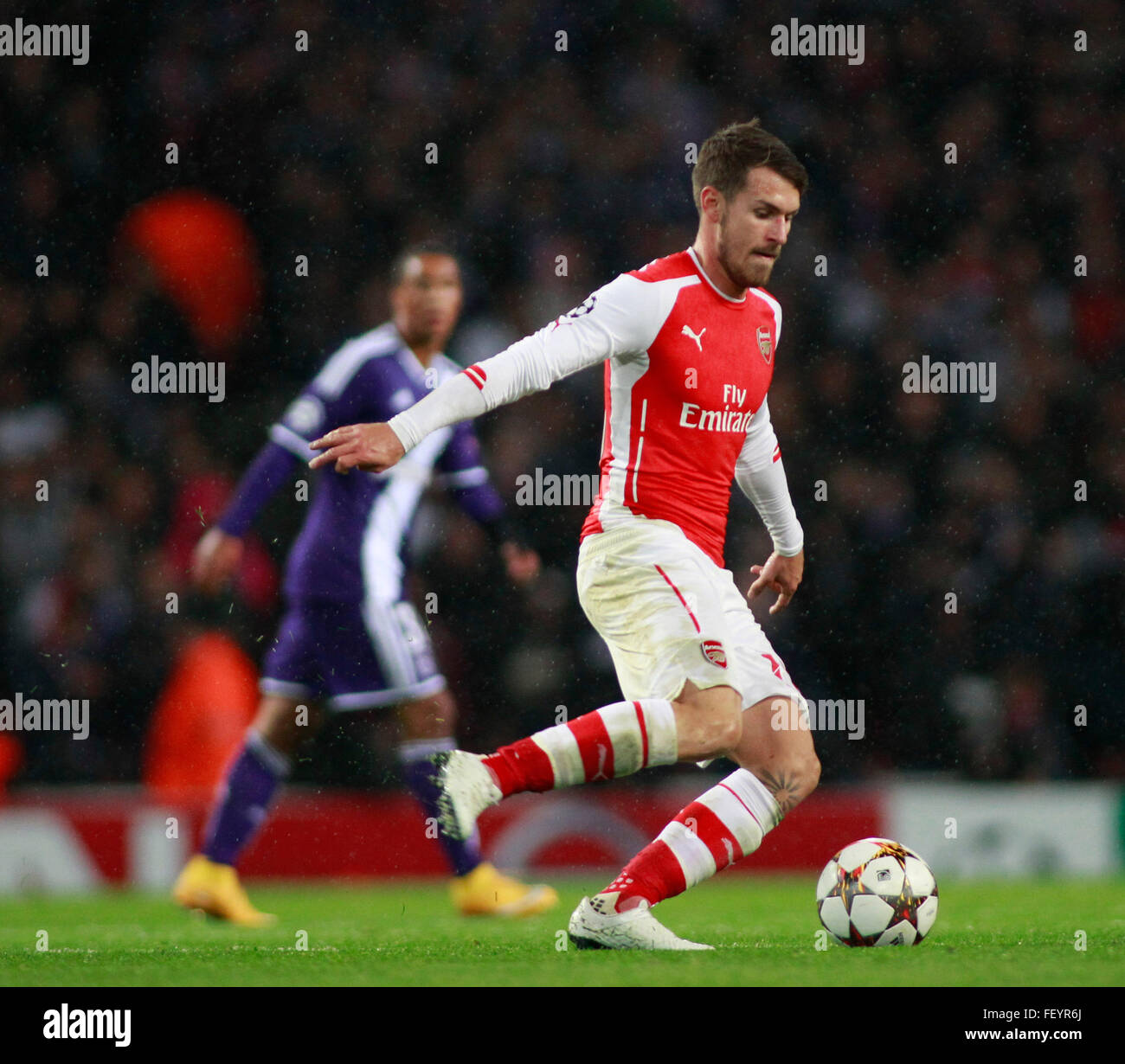 LONDON, ENGLAND - 4. November 2014: während der UEFA-Champions-League-Partie zwischen Arsenal aus England und Anderlecht aus Belgien spielte bei The Emirates Stadium. Stockfoto