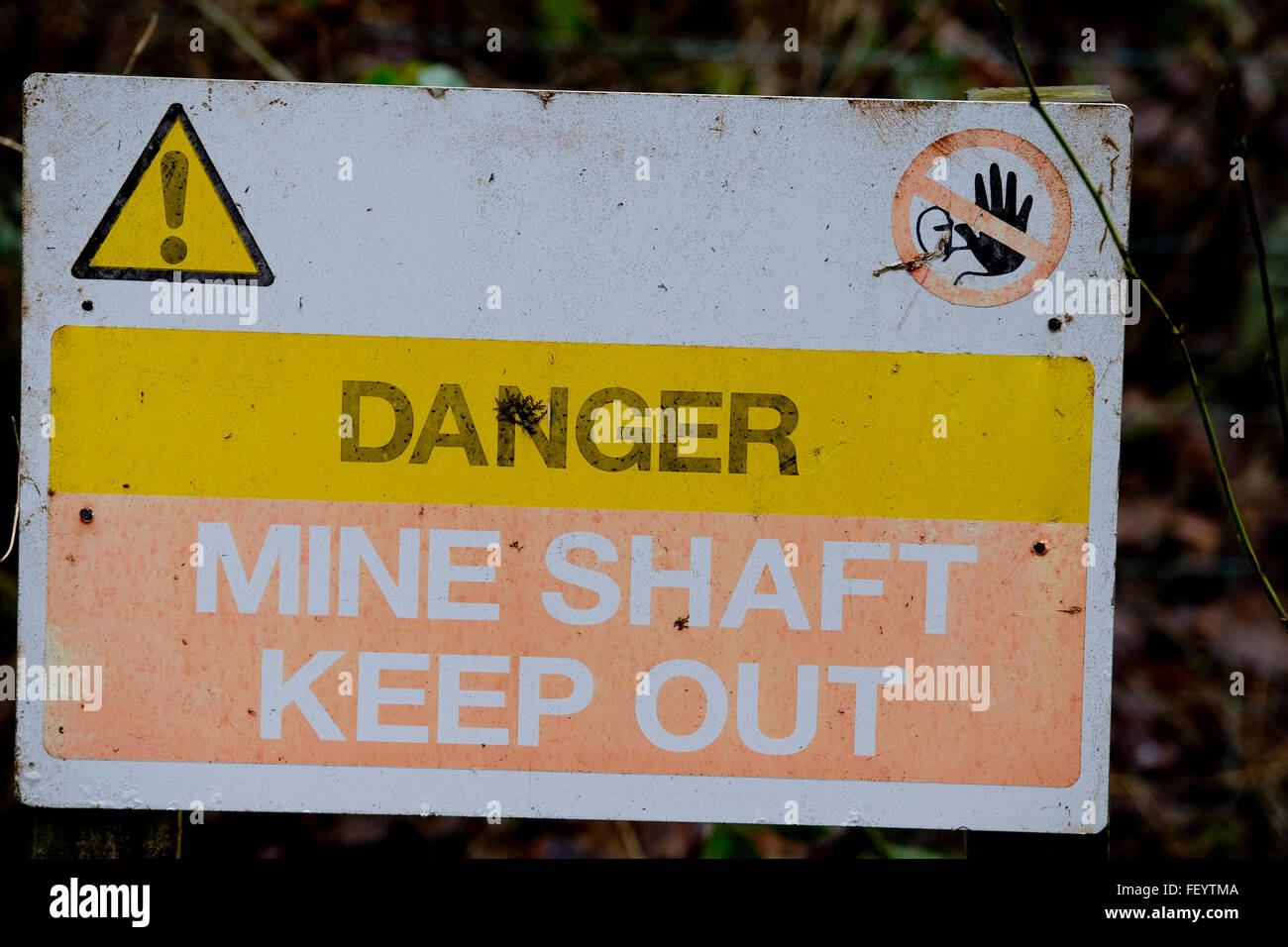 Gefahrenzeichen für Minenschacht Stockfoto