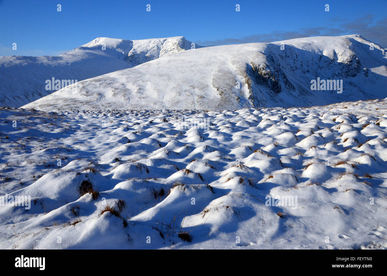 Blencathra und Bannerdale Klippen von Souther fiel im Winter Stockfoto