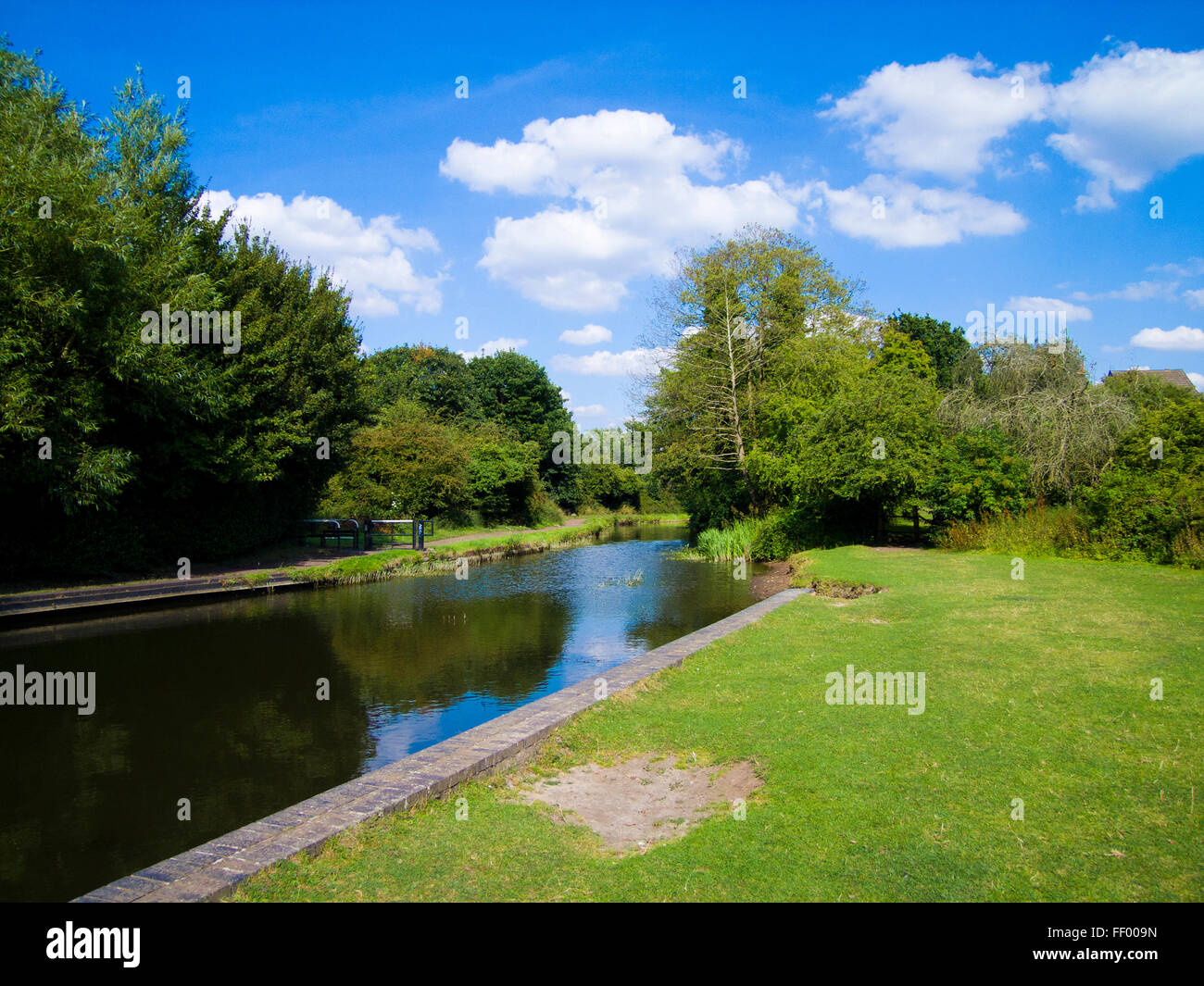 Stourbridge Canal, Glocken Mühle, Staffordshire, England, Vereinigtes Königreich im Sommer Stockfoto