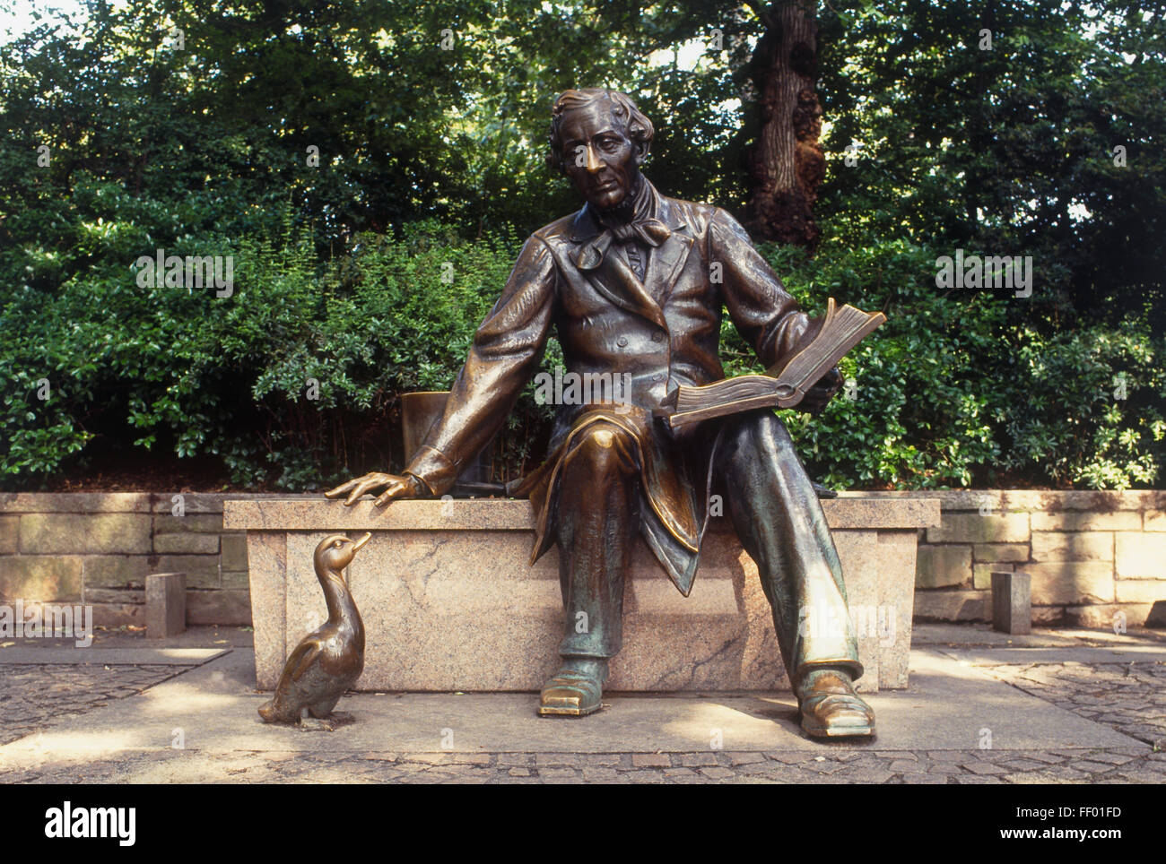 USA, New York City, Manhattan, Central Park, bronze-Statue von Hans Christian Andersen und Entlein Stockfoto