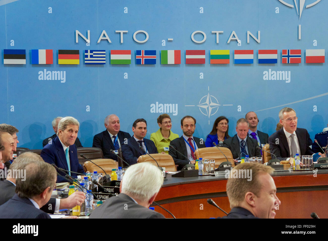 Secretary Kerry Plays als Generalsekretär Stoltenberg fordert Montenegro zum NATO-Beitritt Stockfoto