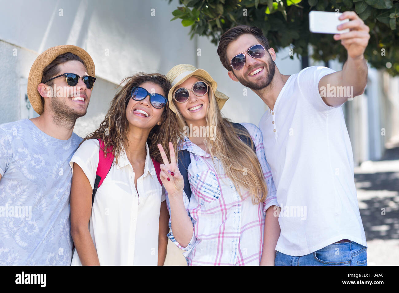 Hip Freunde nehmen selfie Stockfoto