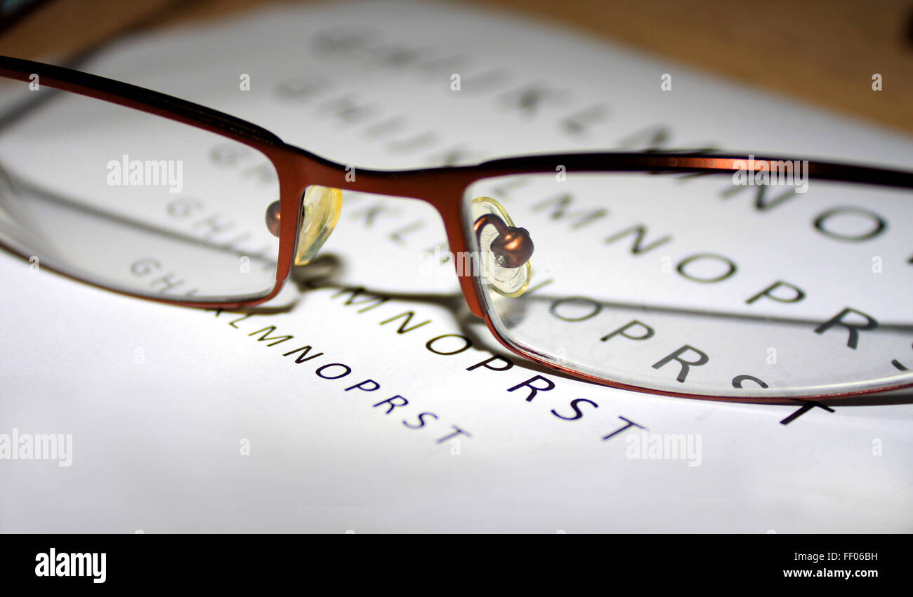 Probleme mit der vision, wenn wir lesen Stockfoto