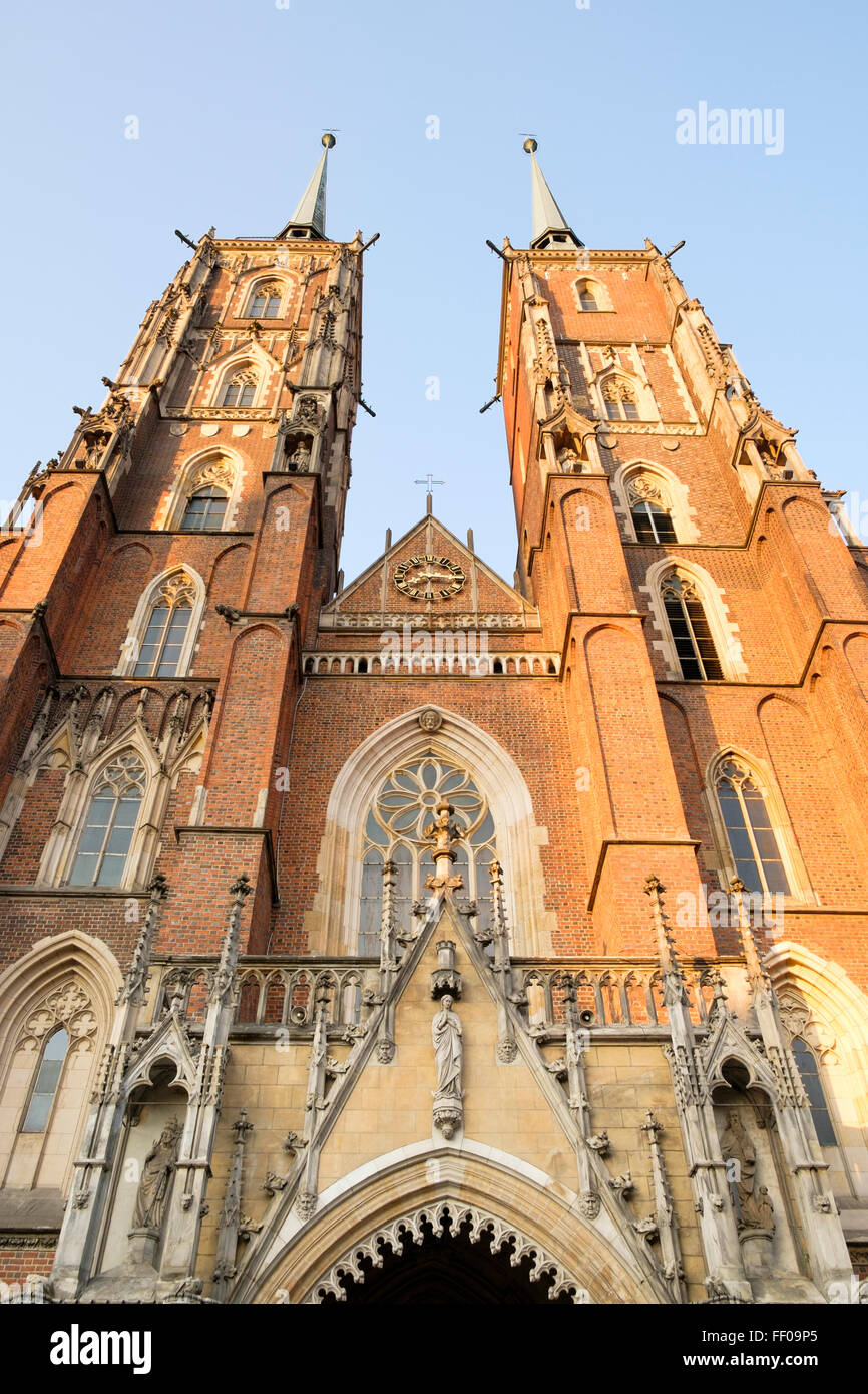 Die Zwillingstürme der Kathedrale St. Johannes des Täufers in Breslau, Polen, einer der Europäischen Kulturhauptstadt für das Jahr 2016. Stockfoto