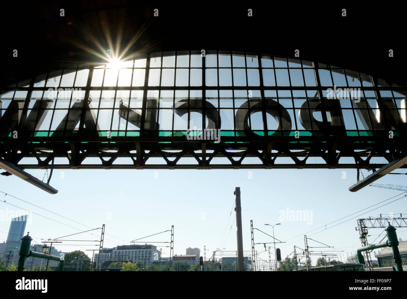Rückansicht des Zeichens Breslau an der Außenseite der Station Wrocław Główny in Breslau, Polen. Stockfoto