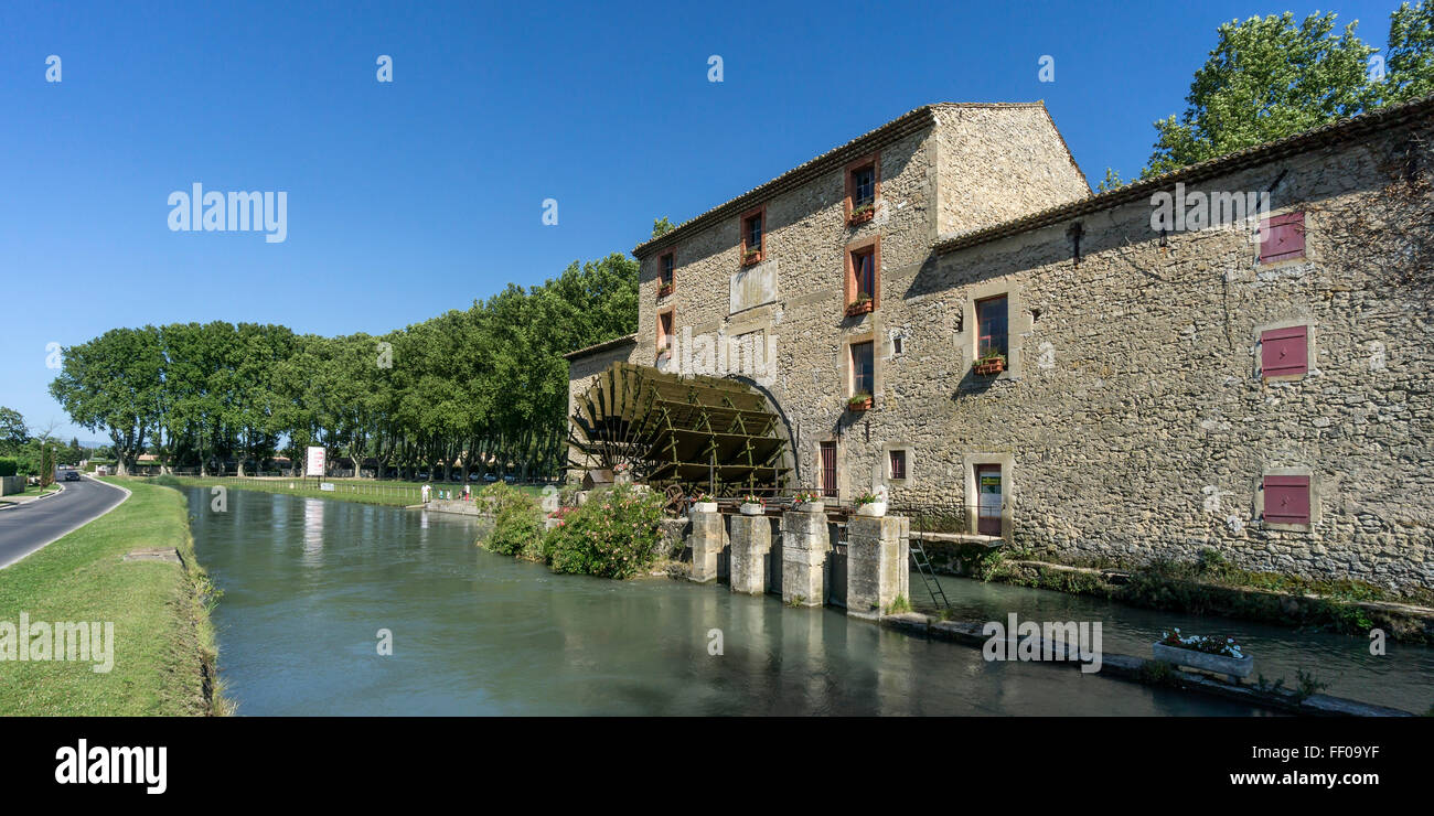 Wasserrad von Saint-Pierre, 19. Jahrhundert, Robion River, Vaucluse, Provence, Luberon, Les Taillades, Canal Saint Julien Stockfoto