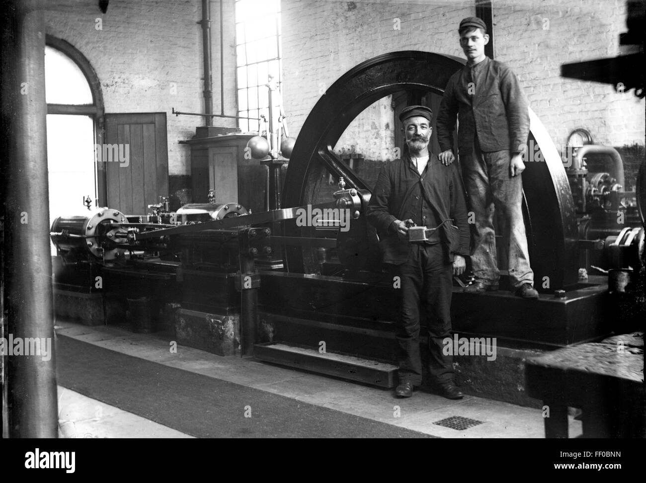 Viktorianische Dampfmaschine Pumpe und Ingenieur mechanische Arbeiter 1898 Stockfoto