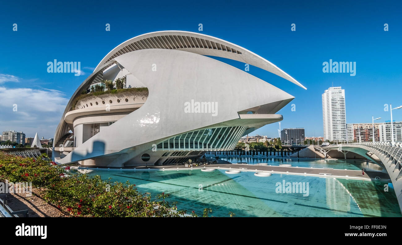 7. November 2013, Valencia, Spanien.  Das Opernhaus am Palau de Les Arts Reina Sofia, 3 Monate vor seiner äußeren Sanierung Stockfoto