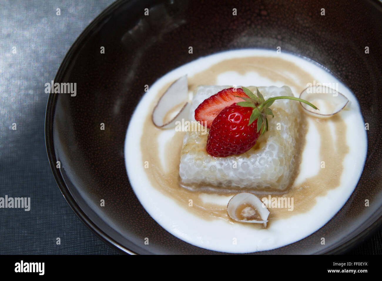 Malaysische Tapioka basierte Dessert mit Kokos-Creme Stockfoto