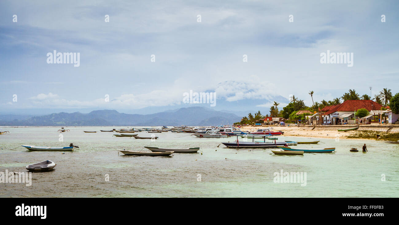 Die meisten Boote verankert in der Nähe des Dorfes werden verwendet, um Algen zu ernten.  Jungutbatu Dorf, Nusa Lembongan, Bali, Indonesien. Stockfoto