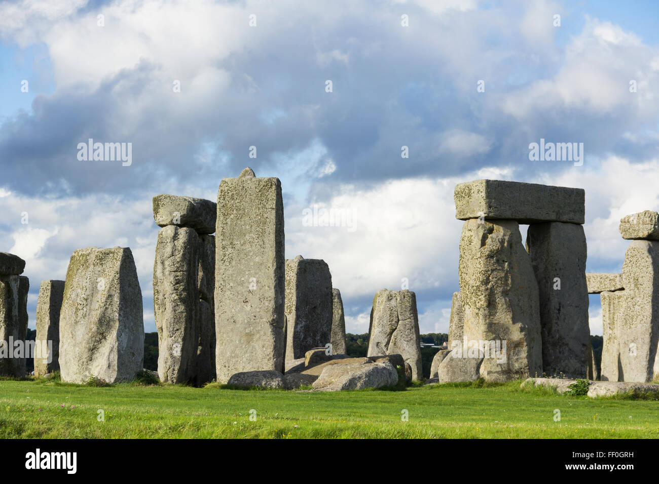 Die antiken Ruinen von Stonehenge, Wiltshire. Stonehenge wird von English Heritage verwaltet und ist ein UNESCO-Weltkulturerbe. Stockfoto