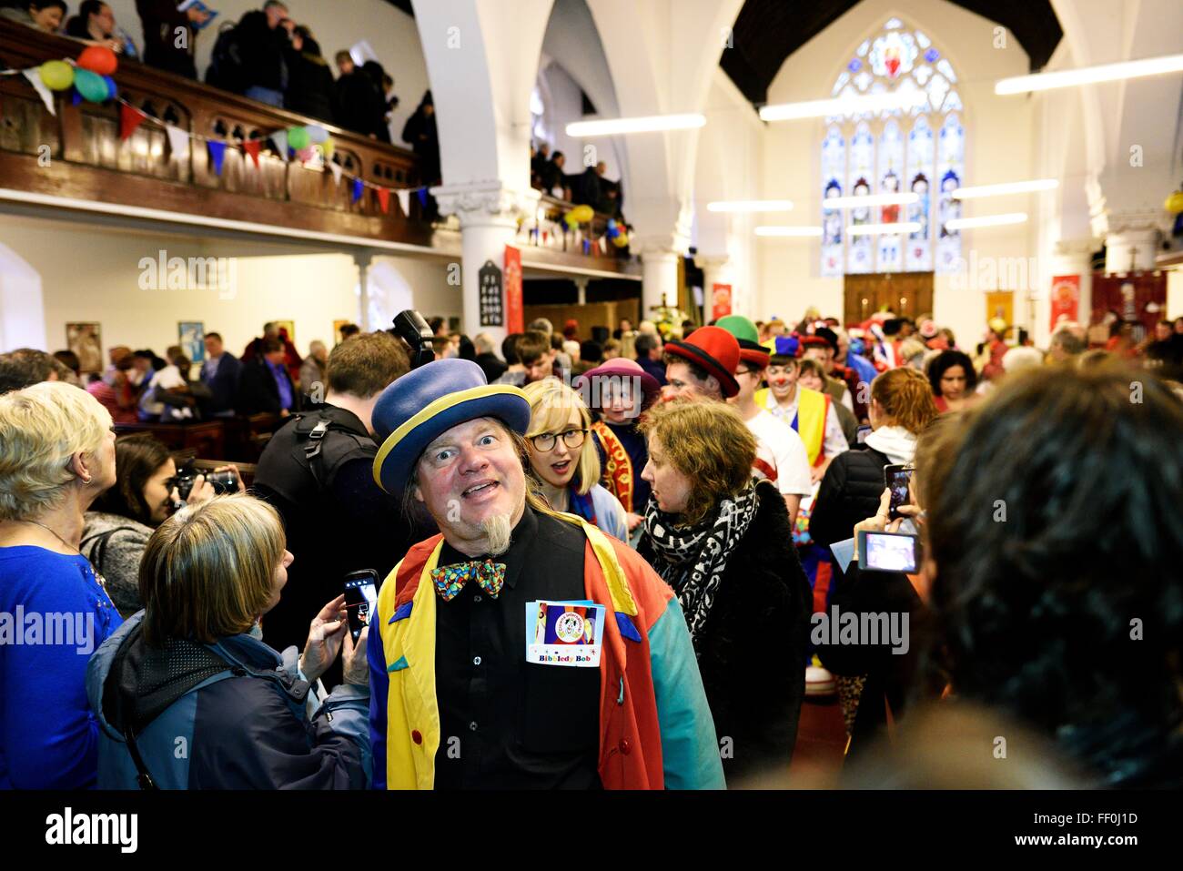 Clowns International sammeln in der Allerheiligen Kirche, London, für die 70. Jahresservice Grimaldi. Im Bild: Bibbledy Bob Stockfoto