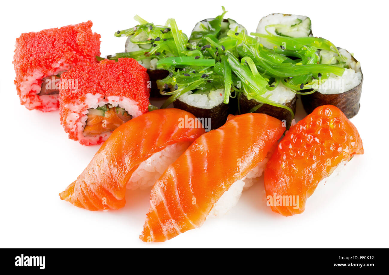 Sushi und Rollen auf dem weißen Hintergrund isoliert. Stockfoto