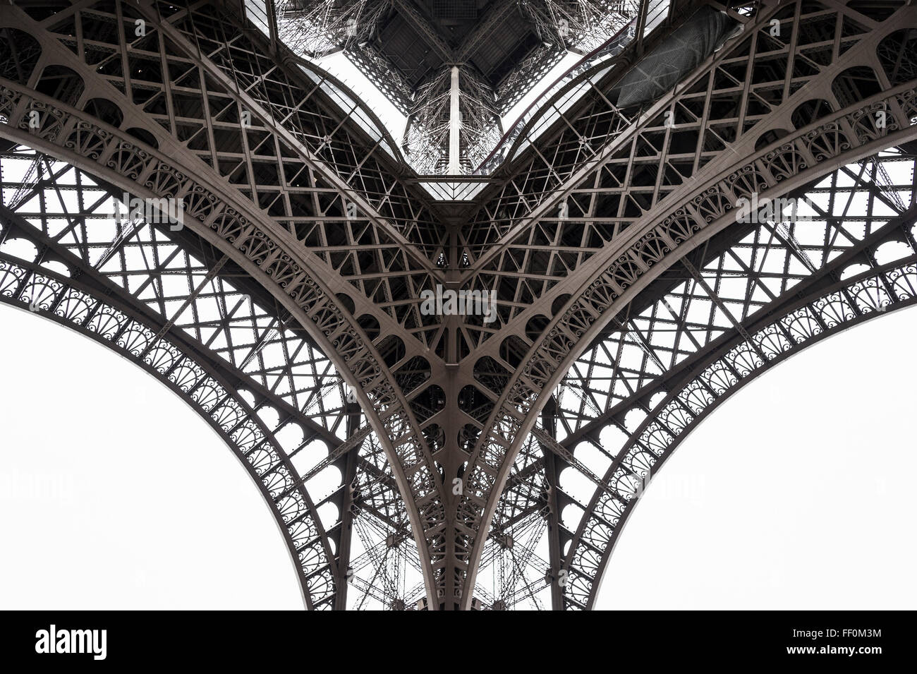 Eiffelturm, von unten gesehen, Paris, Ile de France, Frankreich Stockfoto