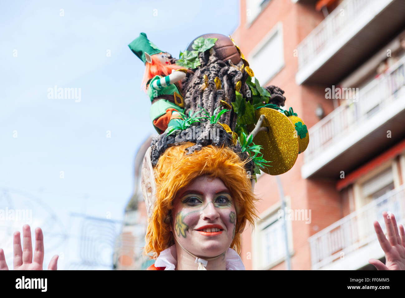 BADAJOZ, Spanien, Februar 7: Künstler nehmen Teil in der Karneval-Parade der Truppen in Badajoz Stadt am 7. Februar 2016. Das ist Stockfoto