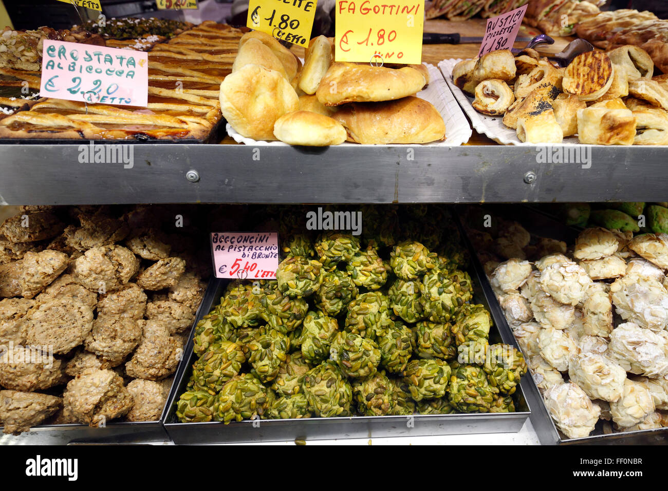 Gebäck in einem Delikatessengeschäft in Rom Stockfoto