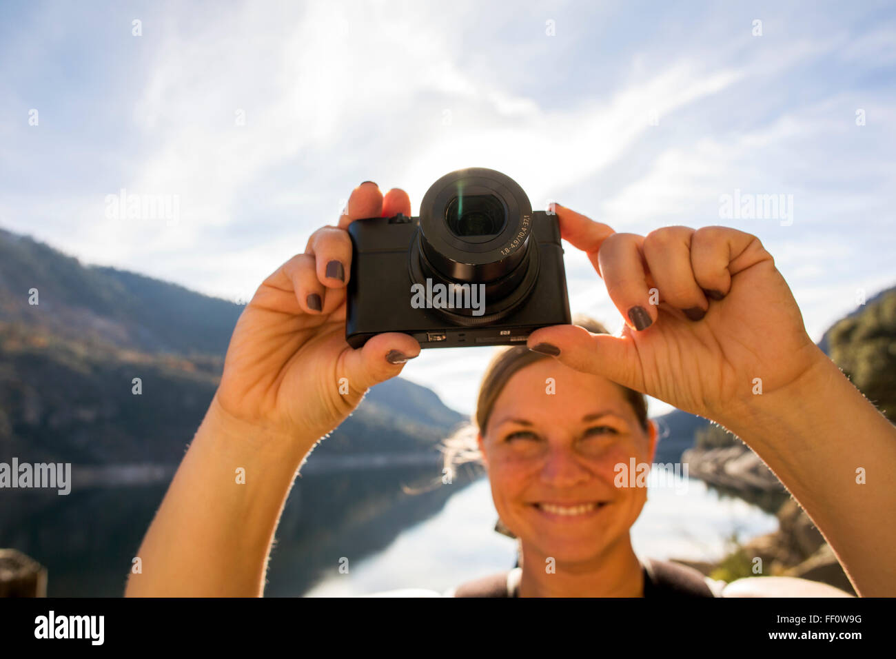 Kaukasische Frau fotografieren im Yosemite Nationalpark, California, United States Stockfoto