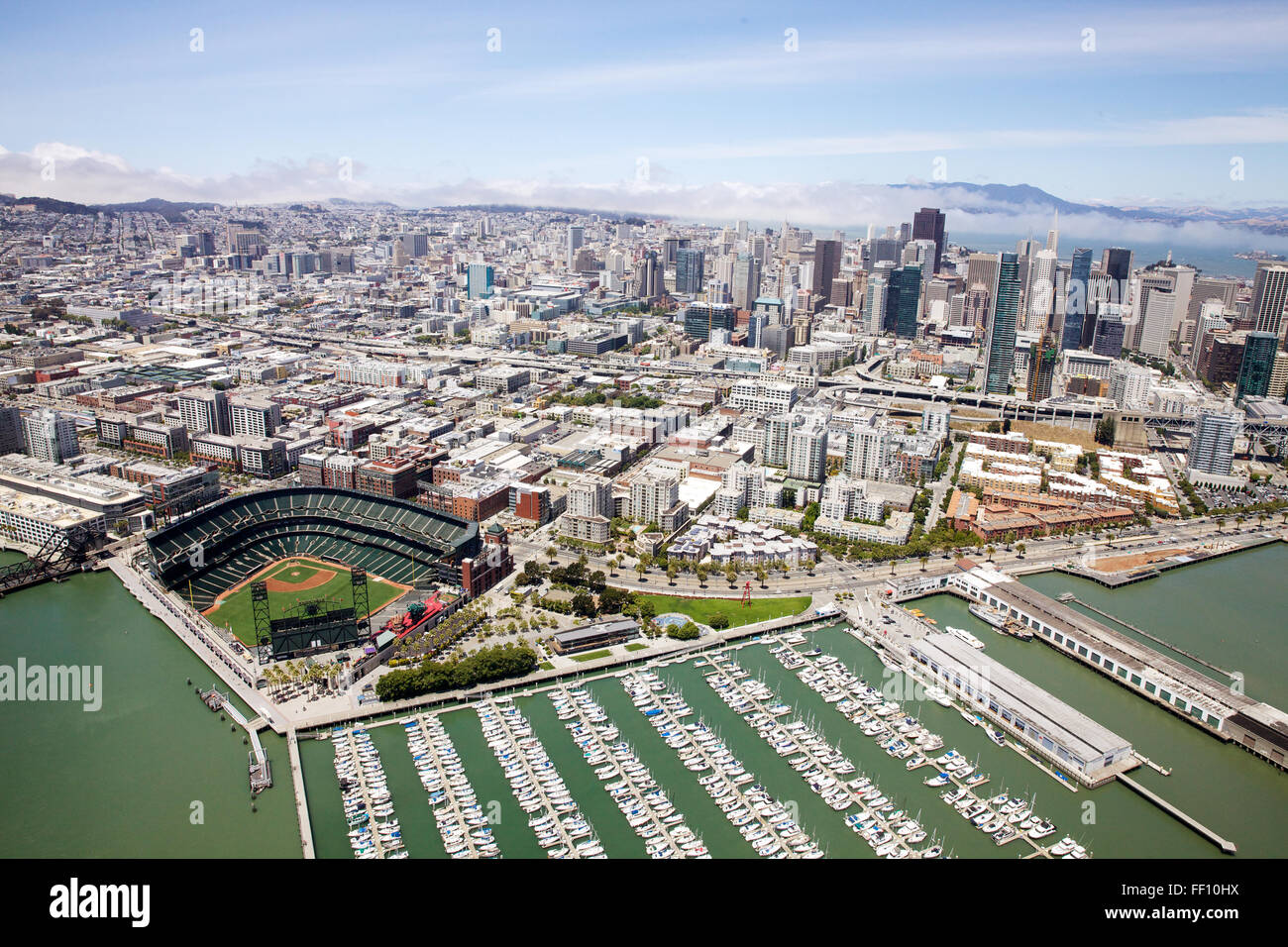 Die Innenstadt von San Francisco und Baseball-Stadion, AT&T Park, aus ...