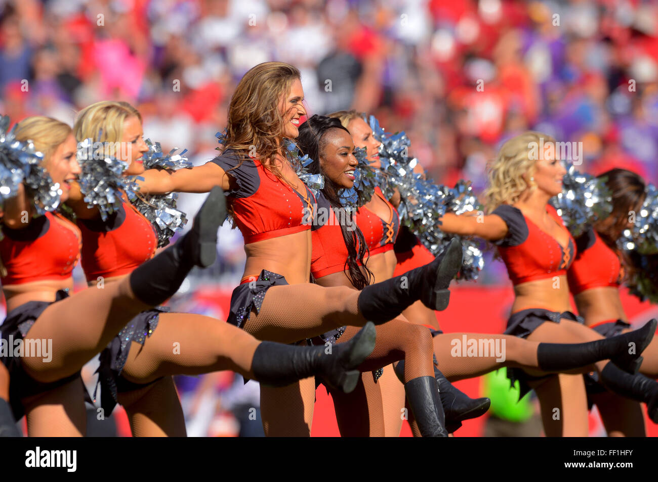 Tampa, FL, USA. 26. Oktober 2014. Tampa Bay Buccaneers Cheerleader in einem Spiel gegen die Minnesota Vikings im Raymond James Stadium in Tampa, Florida am 26. Oktober 2014. Die Wikinger gewonnen 19-13 im OT. ZUMA PRESS/Scott A. Miller © Scott A. Miller/ZUMA Draht/Alamy Live-Nachrichten Stockfoto