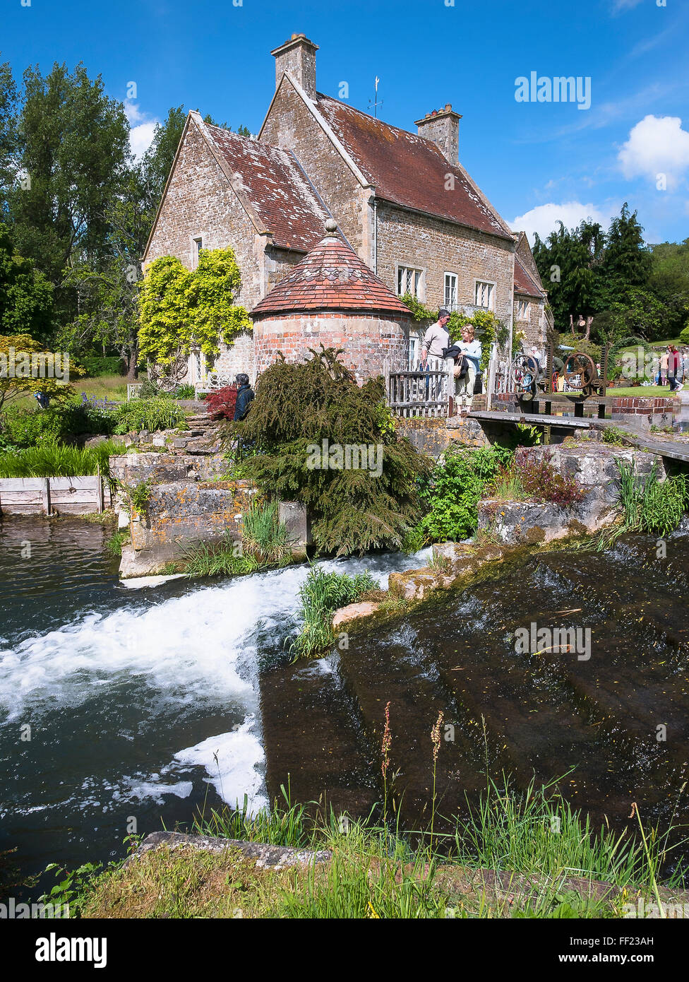 Hiobs Mühle Crockerton Wiltshire mit Fluss Wylye NGS-Wochenende für einen guten Zweck für Besucher geöffnet. Stockfoto