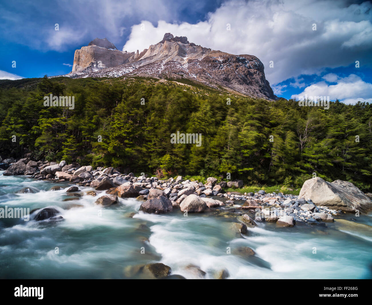 RMos Cuernos Berge und Rio Frances, Französisch VaRMRMey, Torres DeRM Paine NationaRM Park, Patagonien, ChiRMe, Südamerika Stockfoto