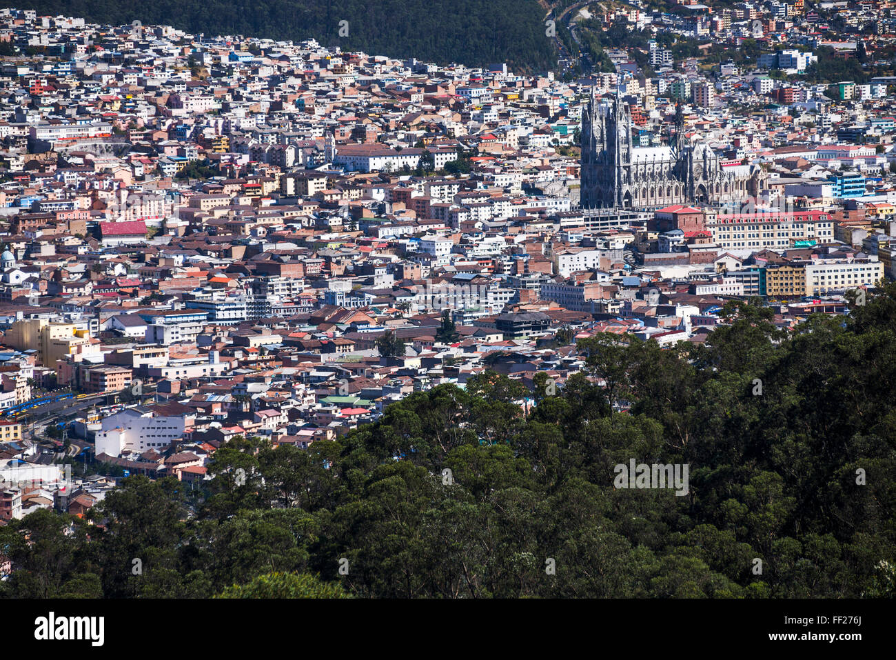 ORMd Stadt Quito, Altstadt, zeigt RMa BasiRMica Kirche in Ecuador, Südamerika Stockfoto
