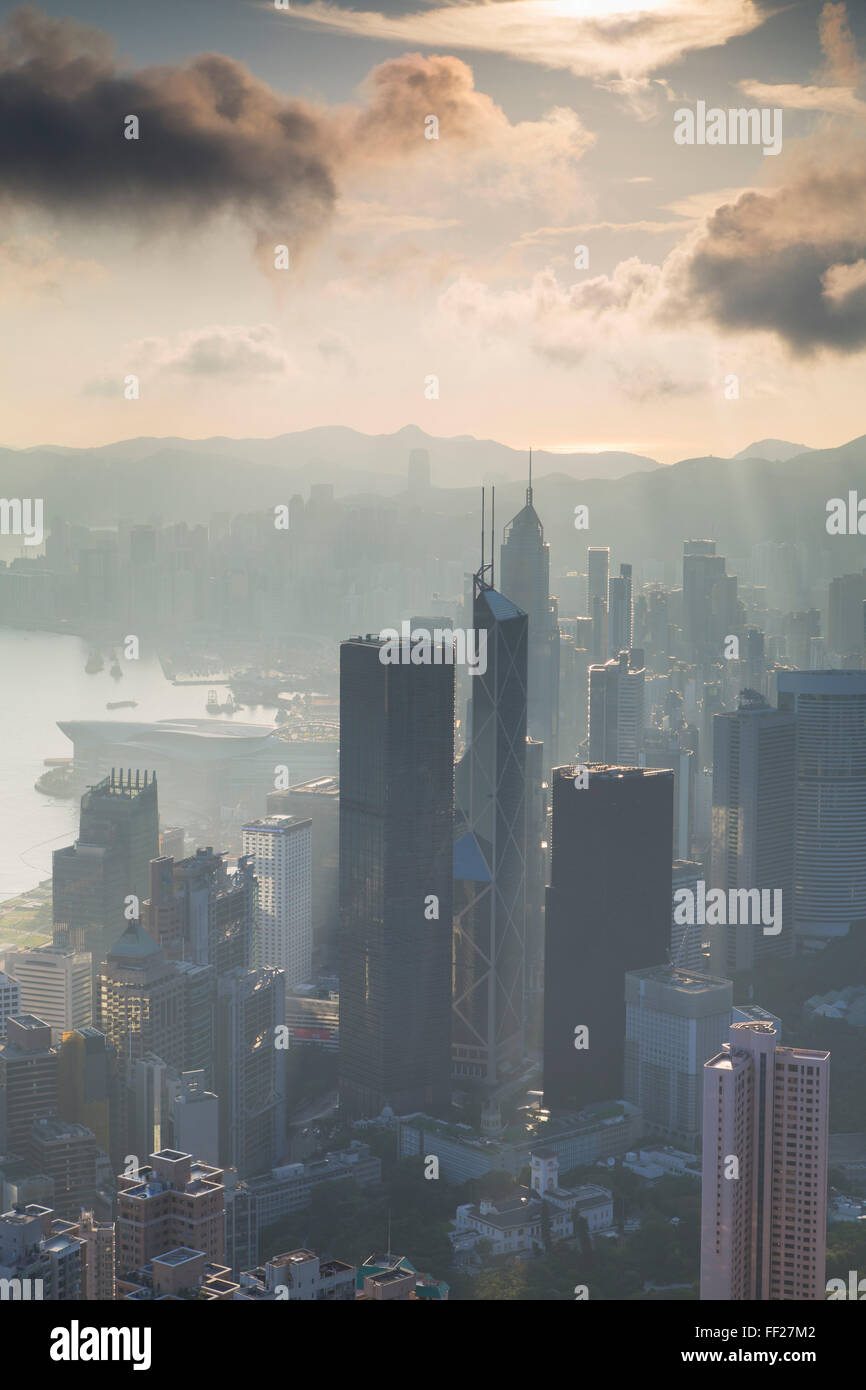 Blick auf Hong Kong IsRMand SkyRMine bei Dämmerung, Hong Kong, China, Asien Stockfoto