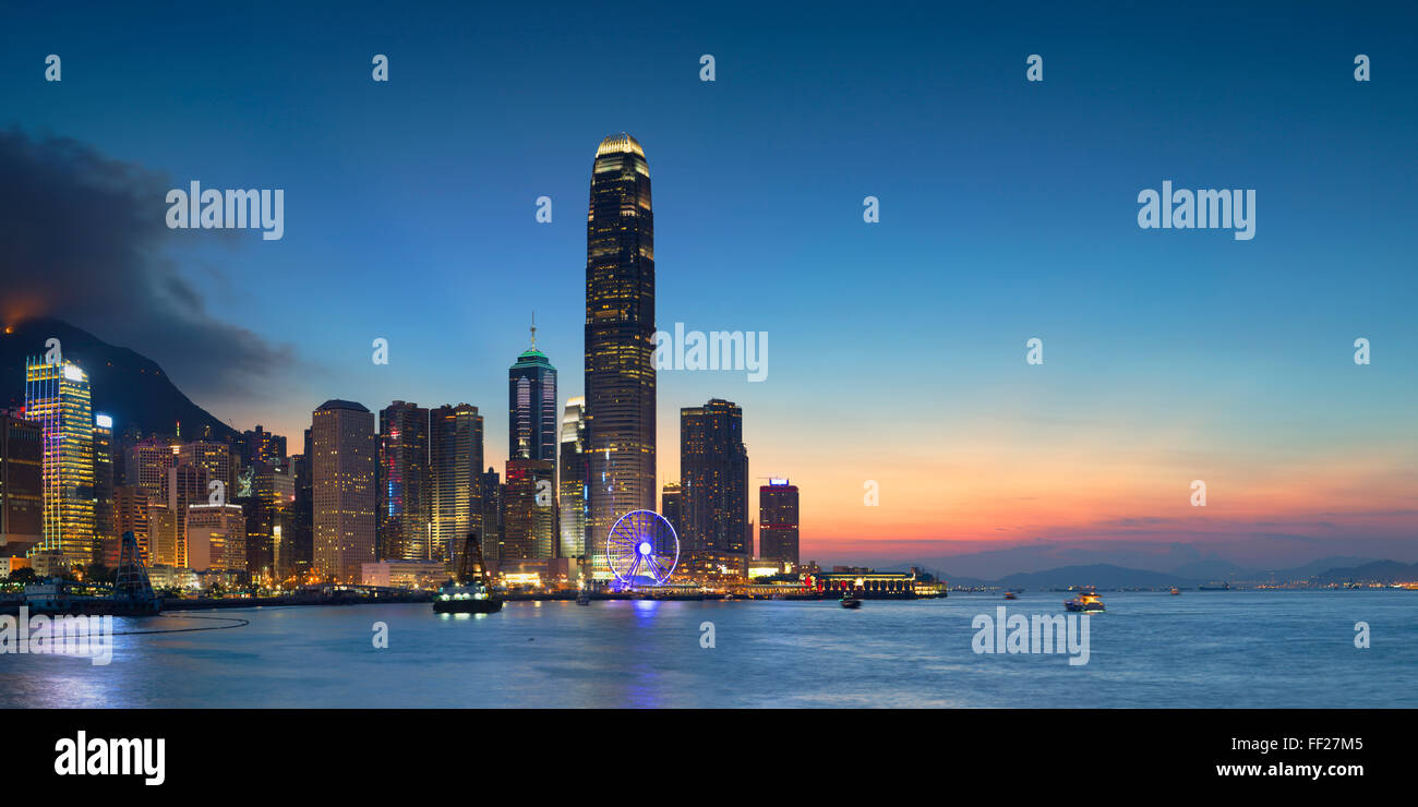 Hong Kong IsRMand SkyRMine bei Dämmerung, Hong Kong, China, Asien Stockfoto