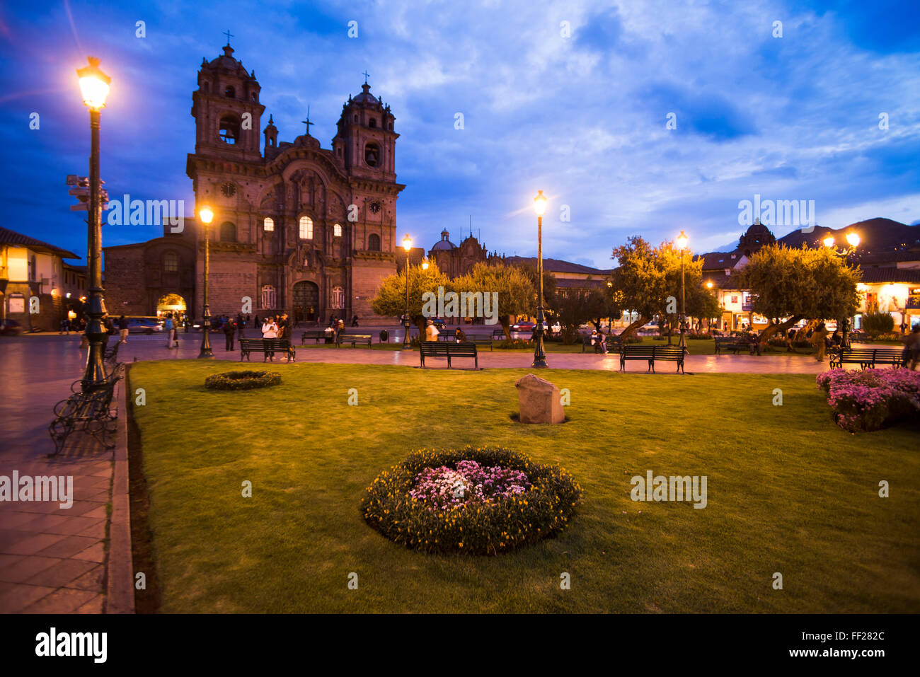 Cusco-CathedraRM-BasiRMica der Himmelfahrt der Jungfrau Maria in der Nacht, PRMaza de Armas, UNESCO, Cusco (Cuzco), Region Cusco, Peru Stockfoto