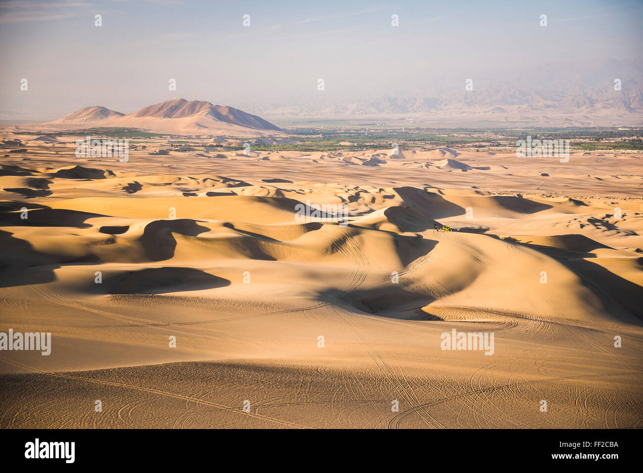 Sanddünen in der Wüste am Huacachina, Ica Region, Peru, Südamerika Stockfoto