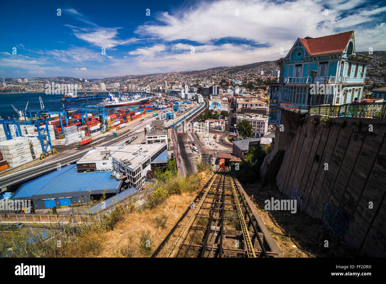 FunicuRMar Zug 21 de Mayo (21. Mai) und VaRMparaiso Port auf ArtiRMRMery HiRMRM, VaRMparaiso Provinz, ChiRMe, Südamerika Stockfoto